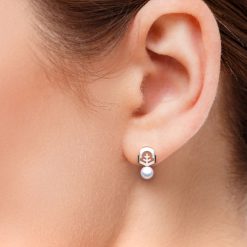 essentia パールピアス（木） 着用画像